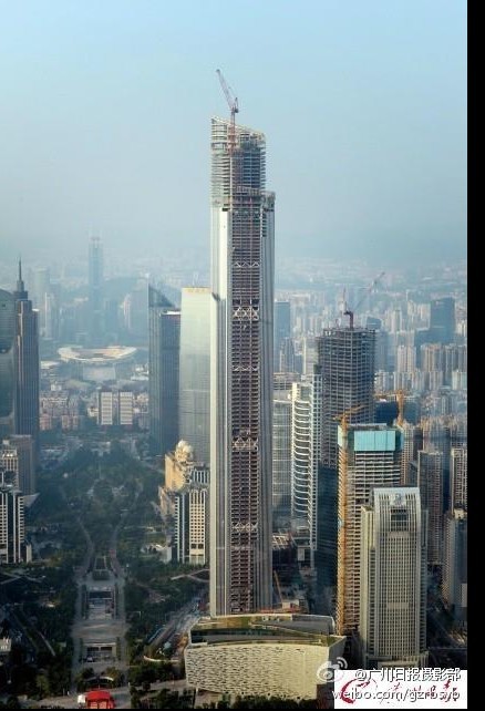 【城市高楼竞比高】广州第一高楼东塔昨封顶 2016年正式营业